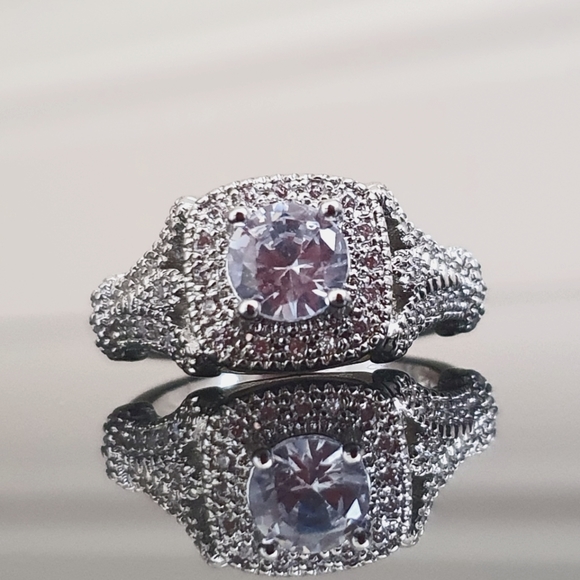 Chic Designer Silver Jewelry Set - Picture 3 of 9